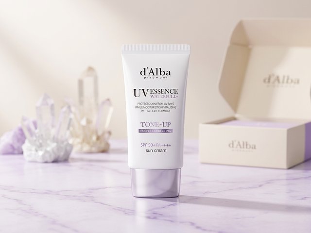 Kem Chống Nắng d'Alba Nâng Tông Tím Hiệu Chỉnh Sắc Da 50ml