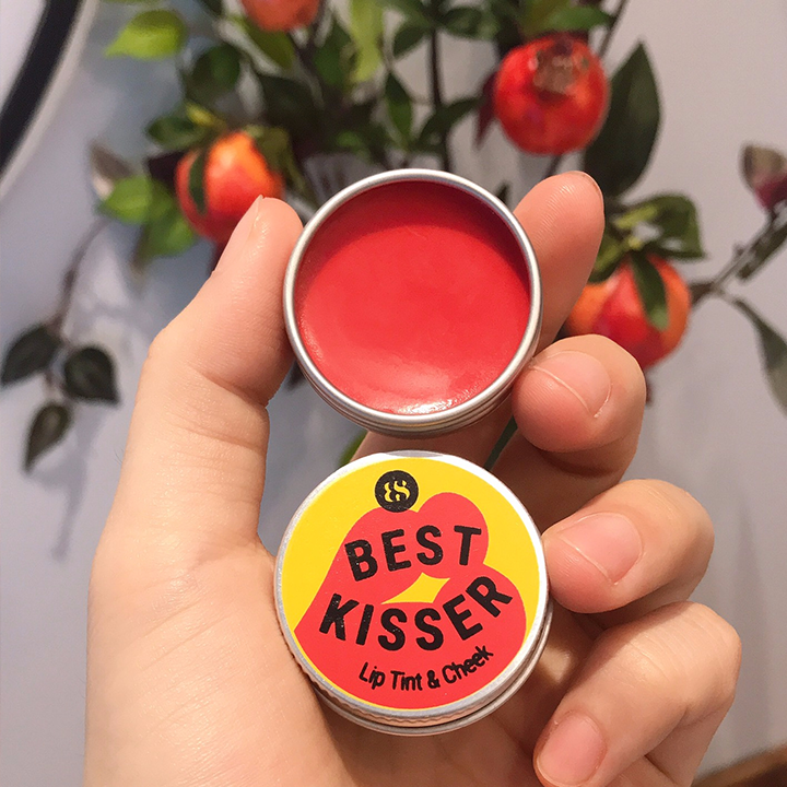 Son Dưỡng Môi BareSoul Best Kisser Lip Tint & Cheek làm đôi má ửng hồng xinh xắn