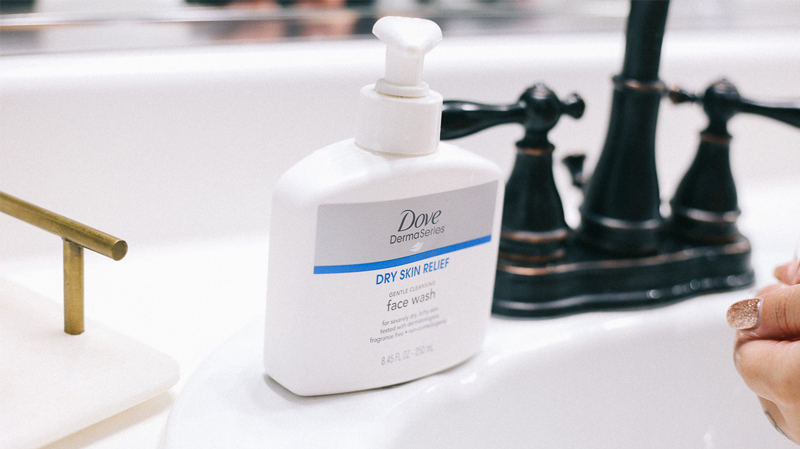 Sữa Rửa Mặt Dove DermaSeries Dịu Nhẹ Dưỡng Ẩm Cho Da Dry Skin Relief Face Wash được ưa chuộng
